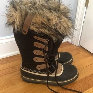 SOREL women’s fur suede boot size 9